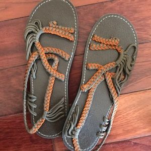 Plaka hand-woven sandals SZ9